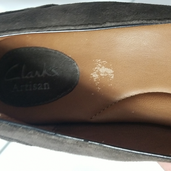 CLARKS ARTISAN BROWN SUEDE PUMPS - Picture 7 of 8
